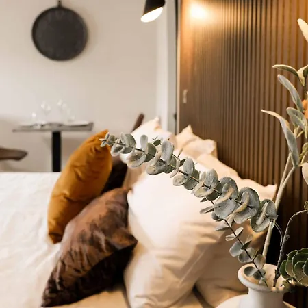 Lovely Flat On Bath Road - Flat 4 דירה *