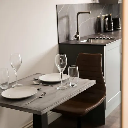 Lovely Flat On Bath Road - Flat 4