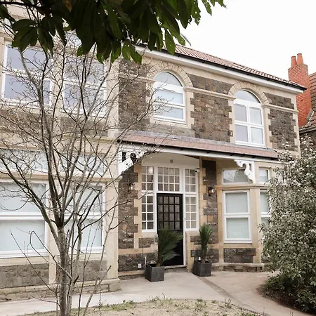 Lovely Flat On Bath Road - Flat 4 *
